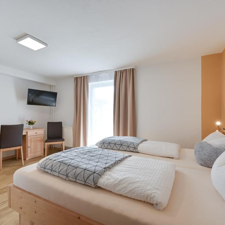 Pension Freiheit - Doppelzimmer mit Balkon - 1