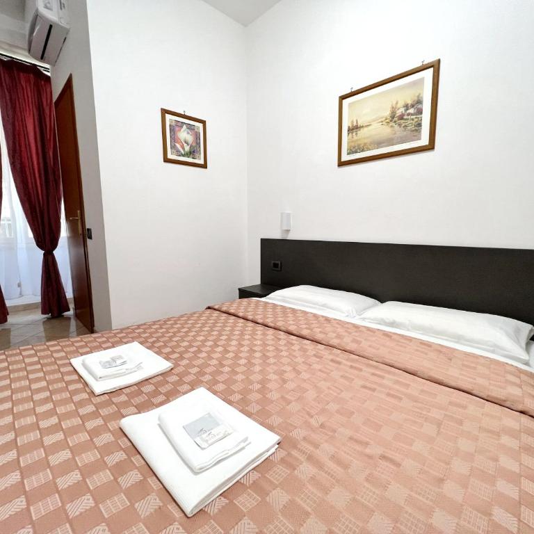 Hotel domus termini - Camera Matrimoniale con Bagno Privato - 5