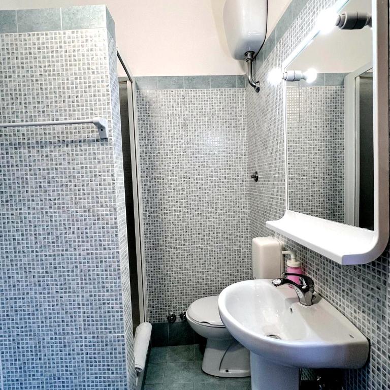 Hotel domus termini - Camera Matrimoniale con Bagno Privato - 4