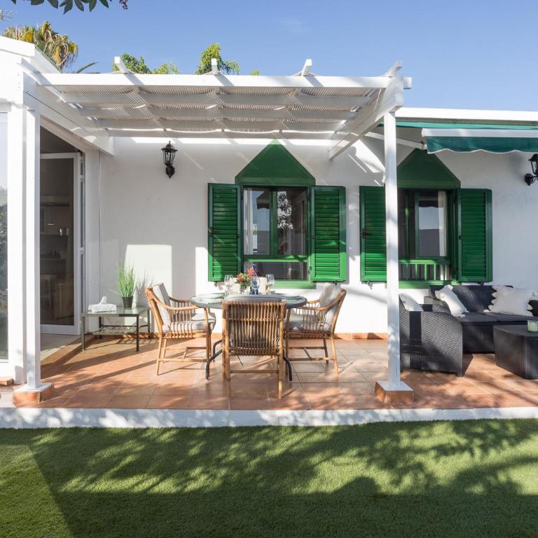 Charming Bungalow - Private Terrace, AirCon & Pool - Deluxe Bungalow - 1