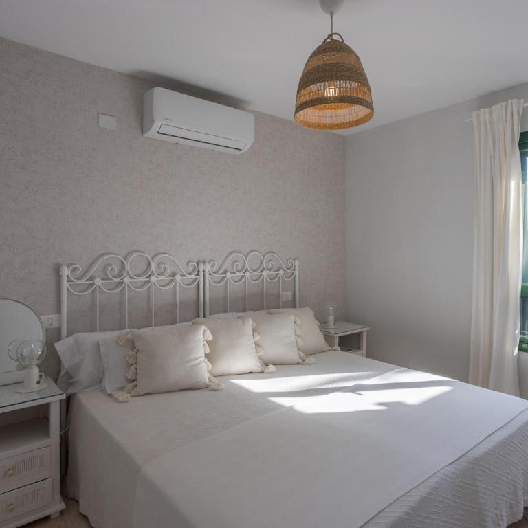 Charming Bungalow - Private Terrace, AirCon & Pool - Deluxe Bungalow - 5