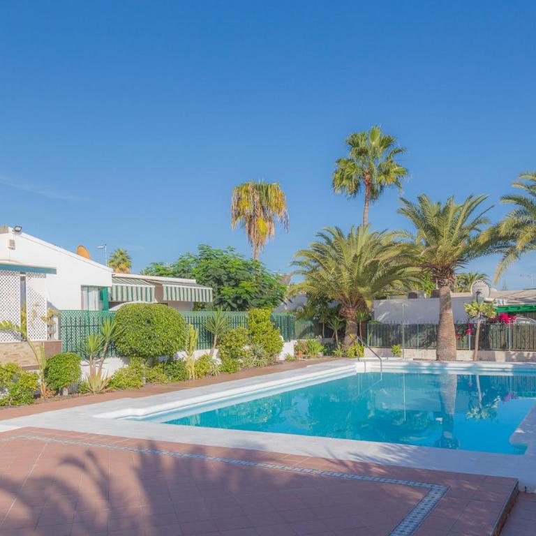 Charming Bungalow - Private Terrace, AirCon & Pool - Deluxe Bungalow - 9