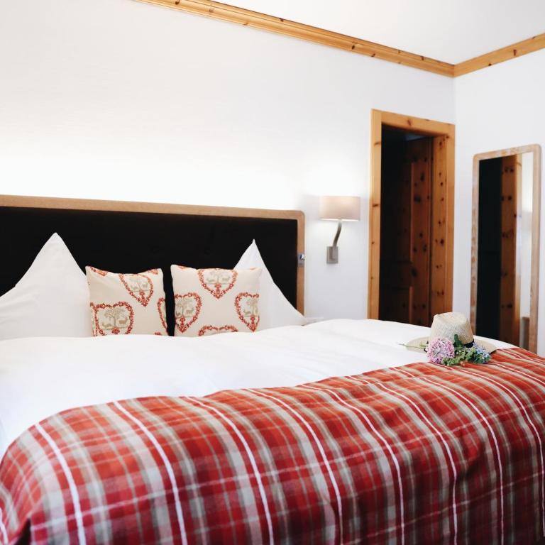 Hotel Steinbock Pontresina - Standard Double Room with parquet floor - 5