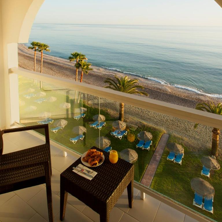 Ona Marinas de Nerja Spa Resort - Apartamento de 2 dormitorios con terraza (4 adultos) - 1