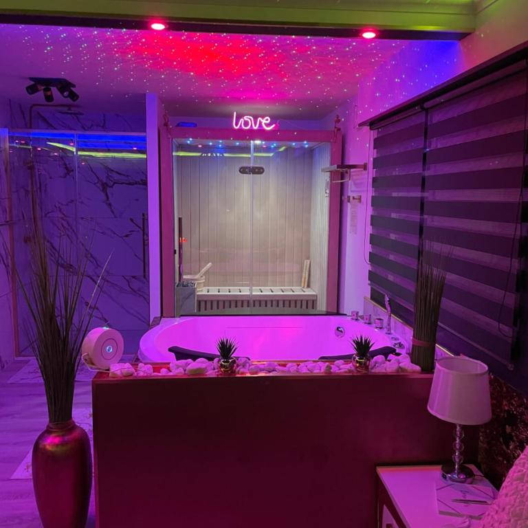L'Aurore Love Room de prestige jacuzzi sauna piscine chauffée cuisine - Maison 1 Chambre - 30