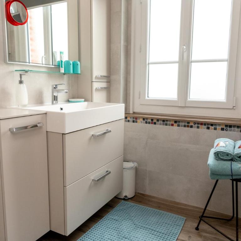 Côté PECHEUR - Chambre Familiale avec Salle de Bains Privative - 25