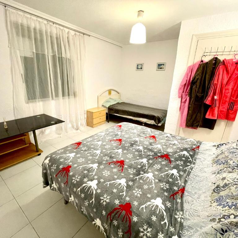 Las habitaciones en Alicante - Basic Triple Room with Shared Bathroom - 7