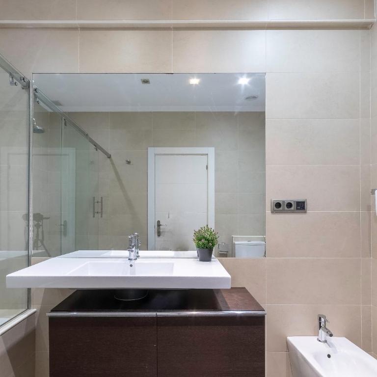 Espacioso y Acogedor junto Centro Azkuna - Three-Bedroom Apartment - 7