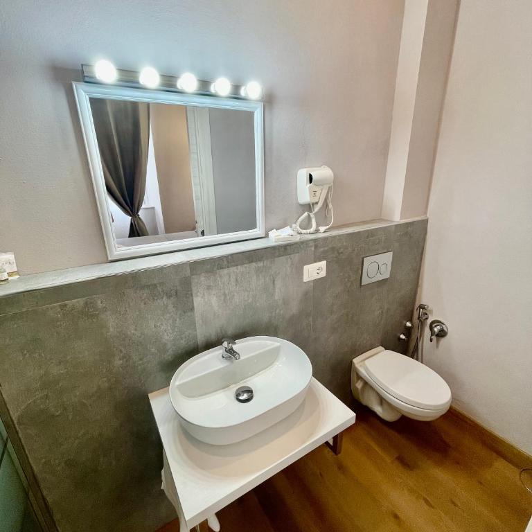 Piccola Dimora B&B - Camera Matrimoniale con Bagno Privato - 11