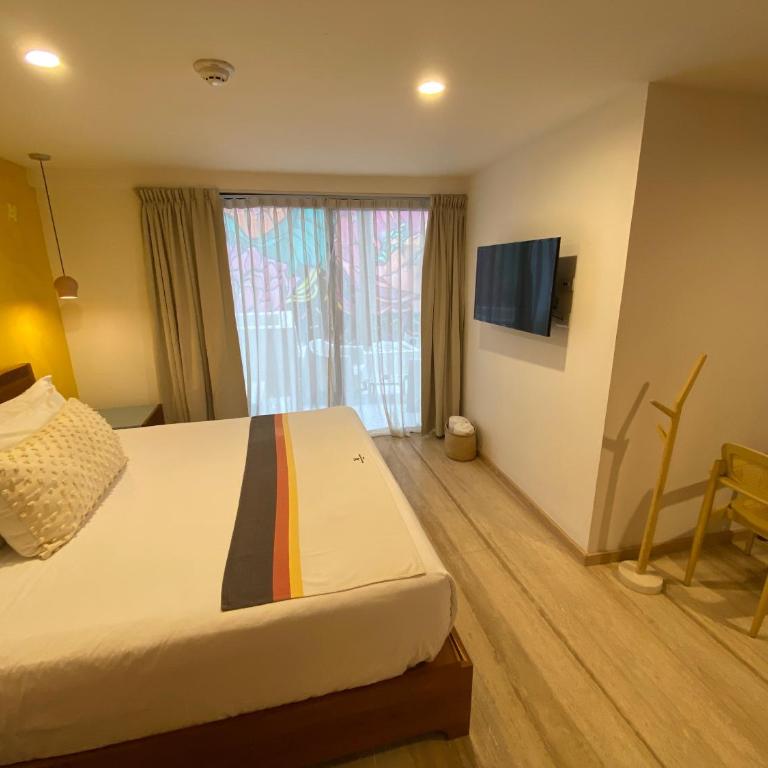 Pop Diez Hotel Boutique Playa del Carmen - Suite con cama extragrande - 3