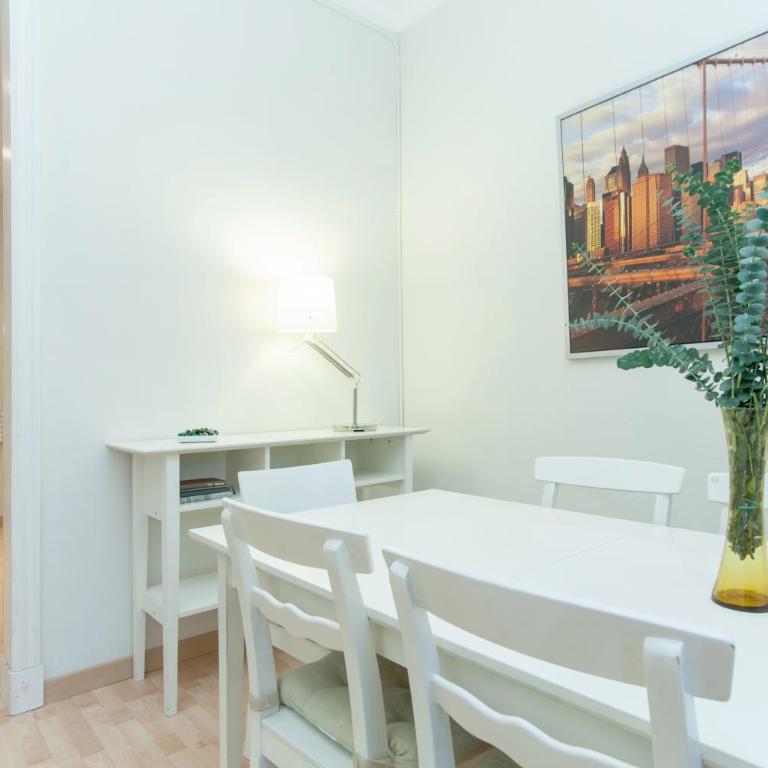 Housalia Sagrada Familia - Three-Bedroom Apartment C - Aragó 423 - 4