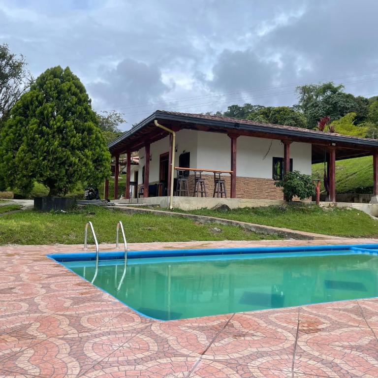Finca los Pinos - Three-Bedroom House - 2