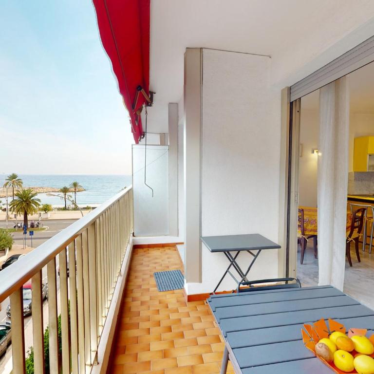 Grand 2 pièces climatisé avec terrasse et garage privé près de la mer - FR-1-196-311 - Appartement - 1