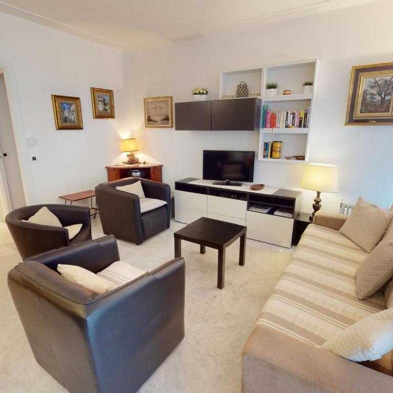 Grand 2 pièces climatisé avec terrasse et garage privé près de la mer - FR-1-196-311 - Appartement - 2