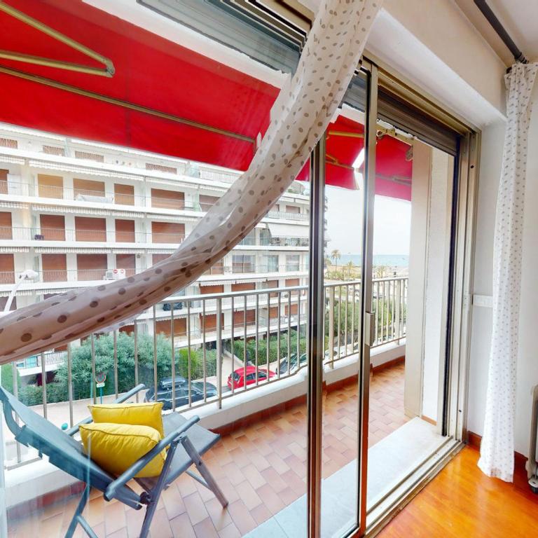 Grand 2 pièces climatisé avec terrasse et garage privé près de la mer - FR-1-196-311 - Appartement - 8