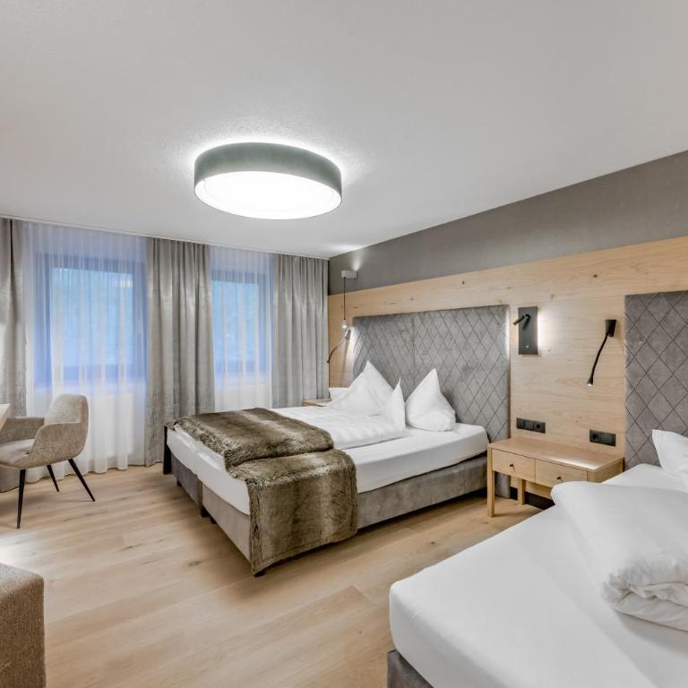 Hotel Grauer Bär - Standard Dreibettzimmer - 1