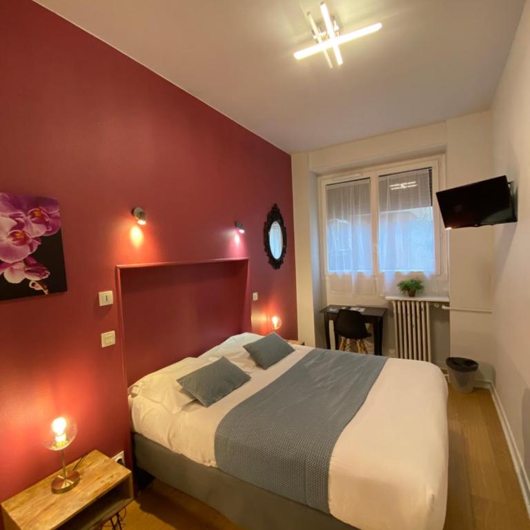 Lyo Hôtel - Centre Lyon Perrache - Chambre Double avec Baignoire - Rez-de-Chaussée - 2
