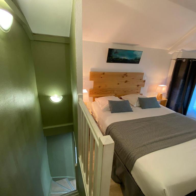 Lyo Hôtel - Centre Lyon Perrache - Chambre Suite en Duplex avec Baignoire Spa - 2