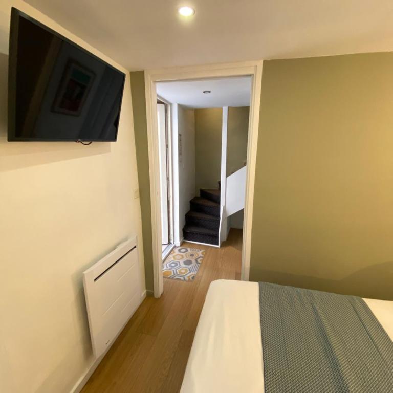 Lyo Hôtel - Centre Lyon Perrache - Chambre Quadruple en Duplex - 3
