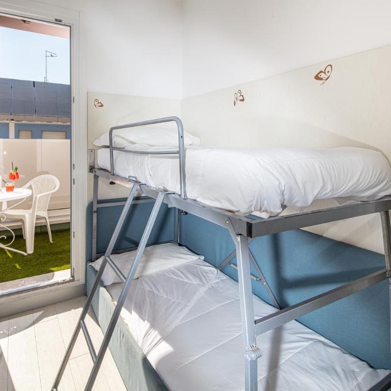 Hotel Alexander - Camera Familiare con Vista Mare - 4