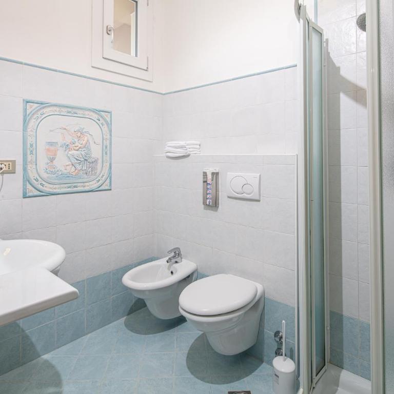 Hotel Alexander - Camera Familiare con Vista Mare - 6
