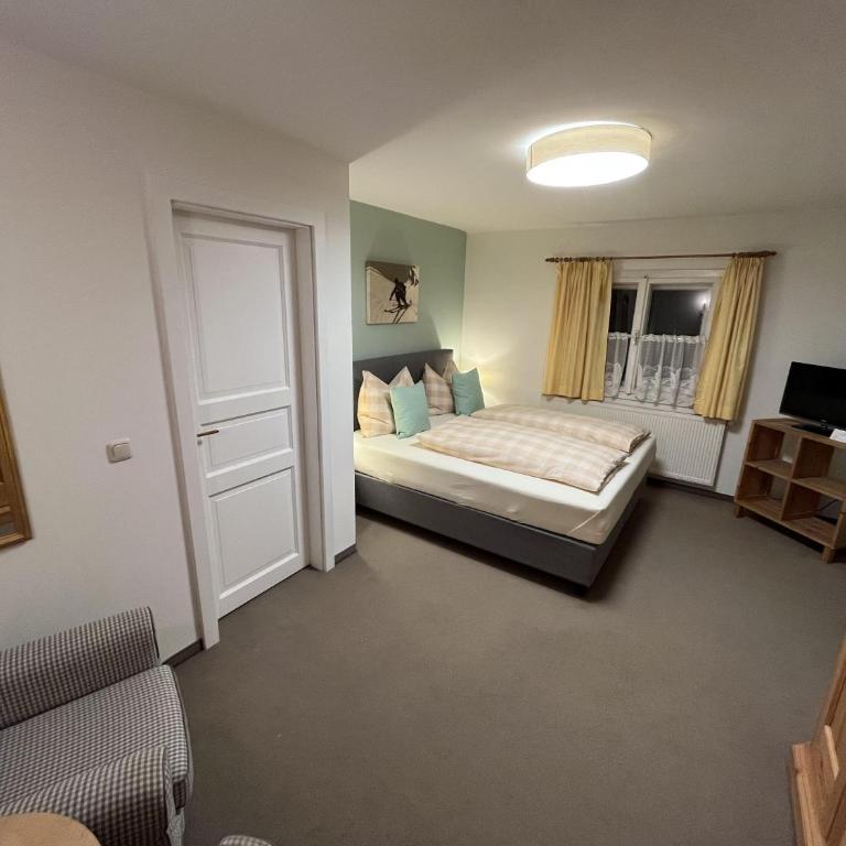 Koller, Pension Haus - Superior Doppelzimmer mit Dusche - 5