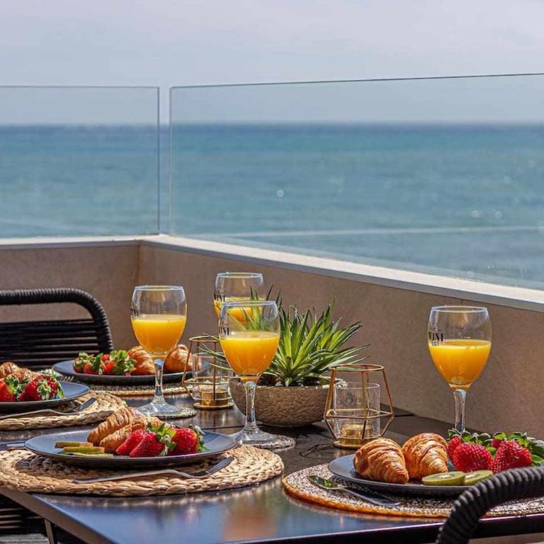 797 Holiday Rentals - Benalbeach- Moderno piso para 4 con vistas al mar - Two-Bedroom Apartment - 10