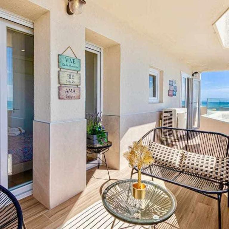 797 Holiday Rentals - Benalbeach- Moderno piso para 4 con vistas al mar - Two-Bedroom Apartment - 13
