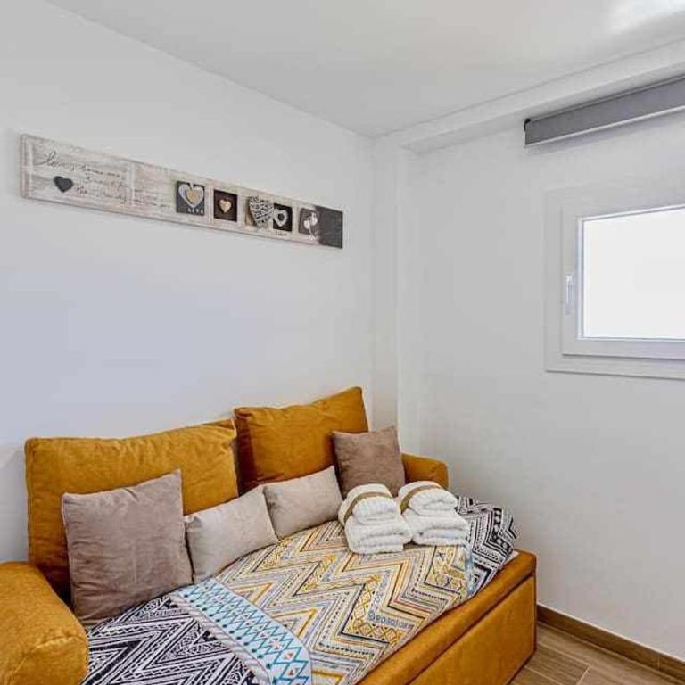 797 Holiday Rentals - Benalbeach- Moderno piso para 4 con vistas al mar - Two-Bedroom Apartment - 33