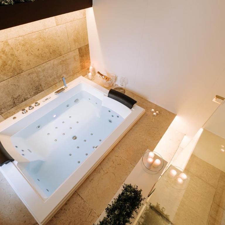 Dimora Pirrelli Boutique Hotel & Spa - Suite King con Vasca Idromassaggio - 5
