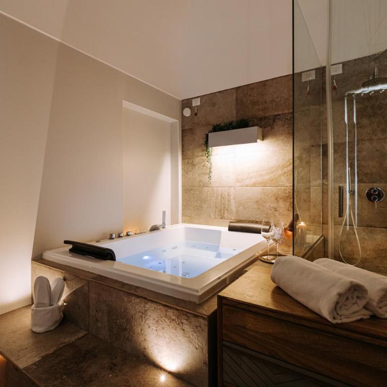 Dimora Pirrelli Boutique Hotel & Spa - Suite King con Vasca Idromassaggio - 1