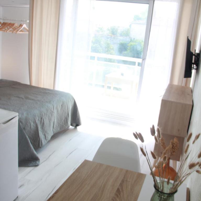 LES PALMIERS - Appartement avec piscine proche plages - Wifi et Clim - Studio Apartment - 28