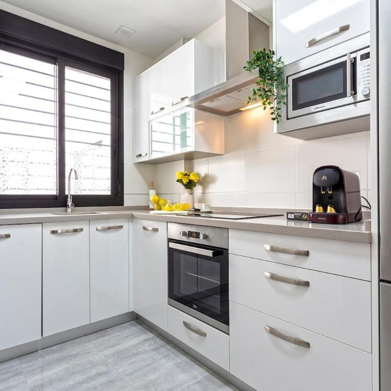 -MalagaSunApts- Huge & Central * Pool* FreePARK* - Apartamento - 4