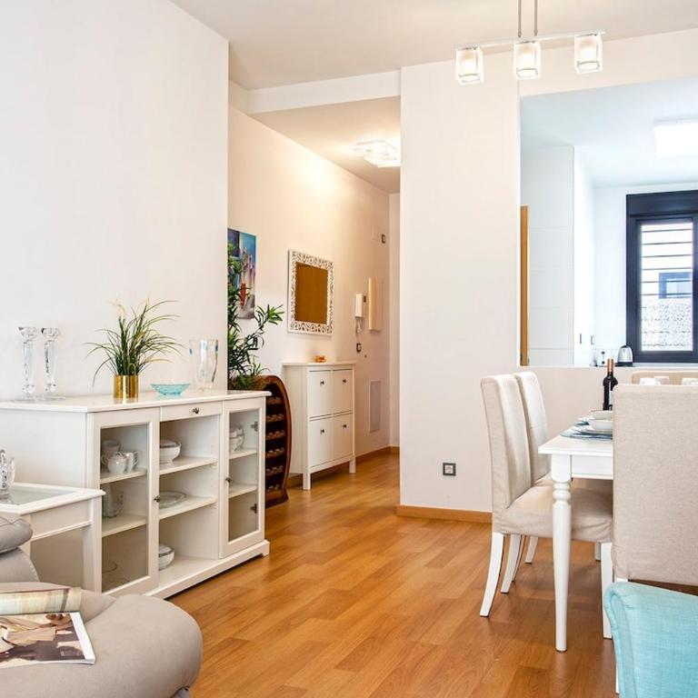 -MalagaSunApts- Huge & Central * Pool* FreePARK* - Apartamento - 6