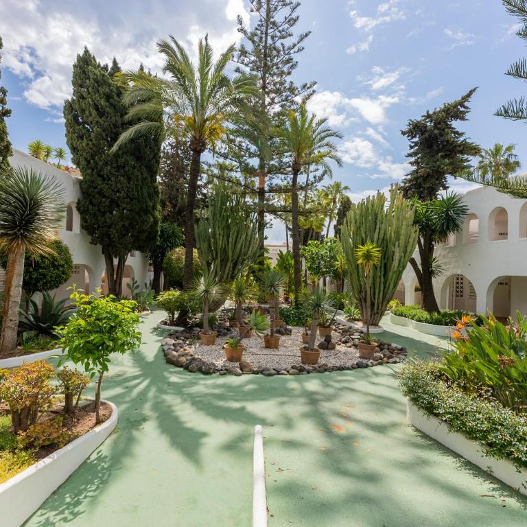 Azahara 1 8B Beautiful apartment frontline golf in popular Aloha - Apartamento de 2 dormitorios - 9