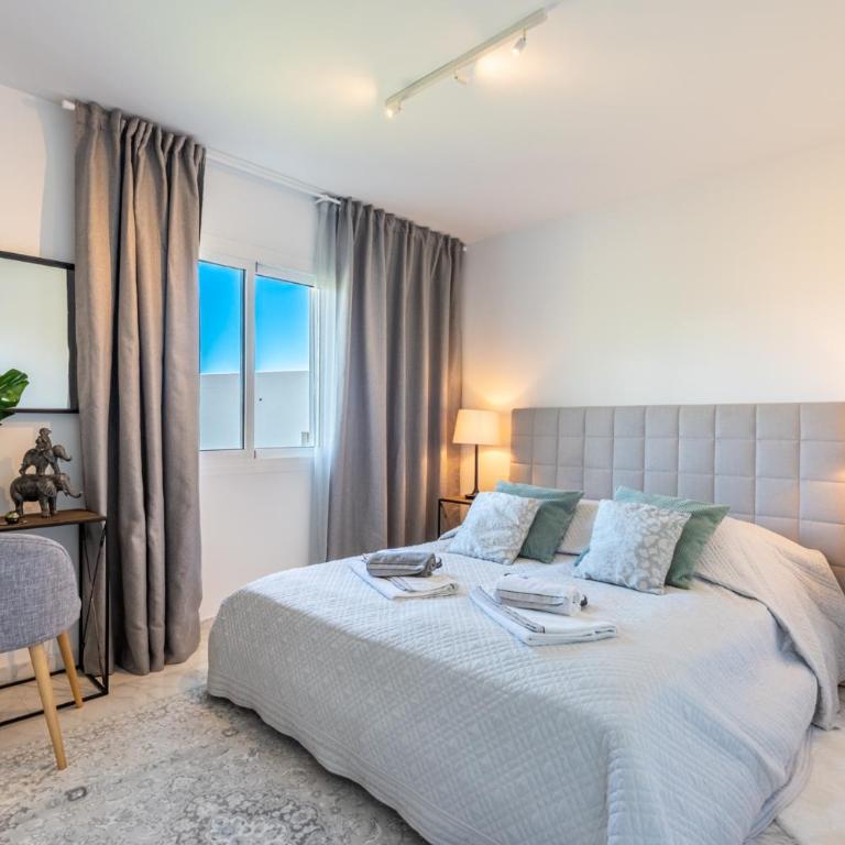 Azahara 1 8B Beautiful apartment frontline golf in popular Aloha - Apartamento de 2 dormitorios - 11