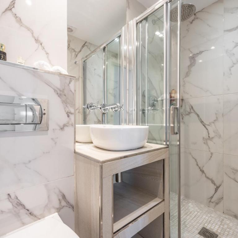 Azahara 1 8B Beautiful apartment frontline golf in popular Aloha - Apartamento de 2 dormitorios - 12