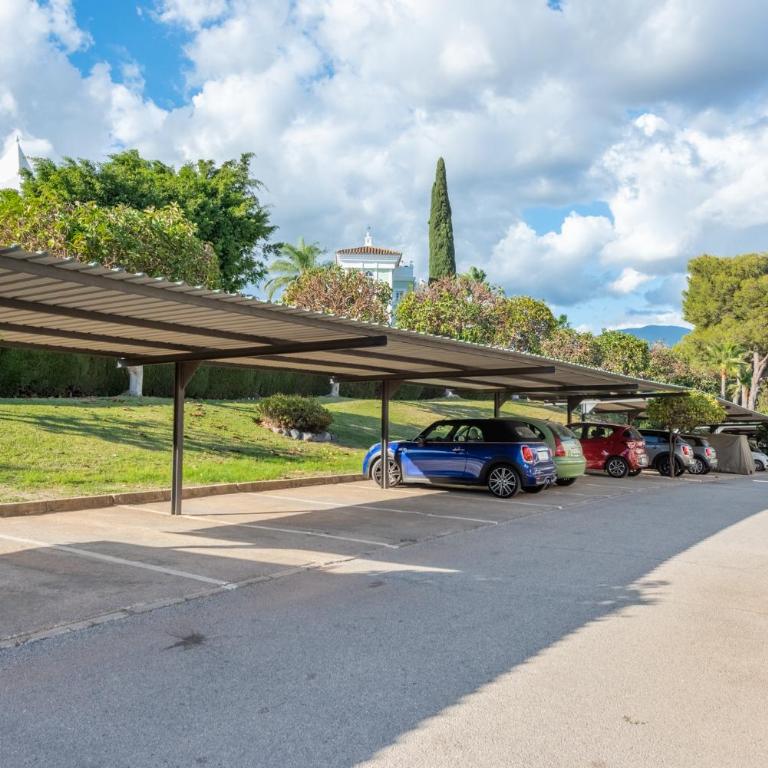 Azahara 1 8B Beautiful apartment frontline golf in popular Aloha - Apartamento de 2 dormitorios - 22