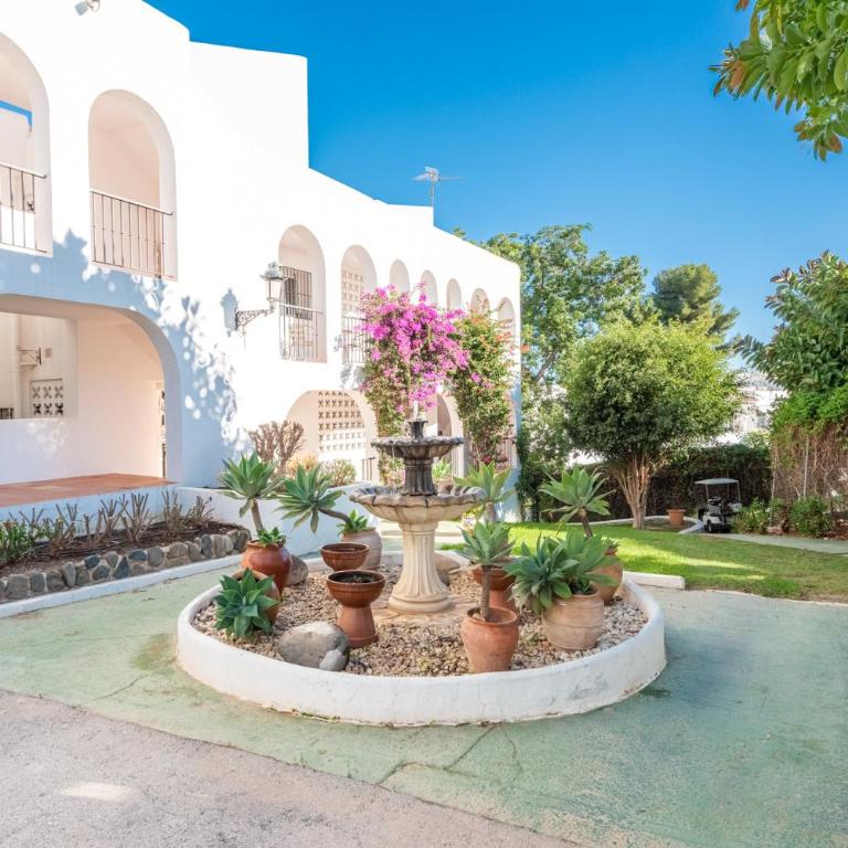 Azahara 1 8B Beautiful apartment frontline golf in popular Aloha - Apartamento de 2 dormitorios - 23
