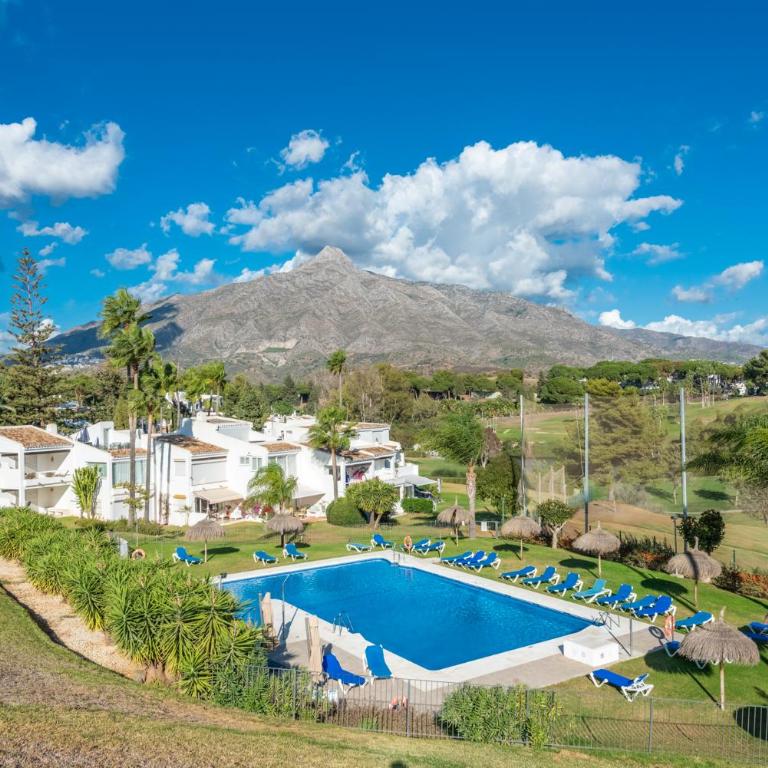 Azahara 1 8B Beautiful apartment frontline golf in popular Aloha - Apartamento de 2 dormitorios - 24