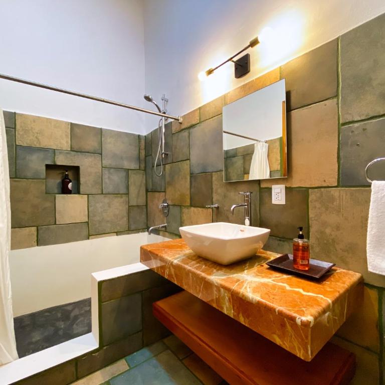 Humant Coliving - Cancún - Queen Room with Shared Bathroom - 4