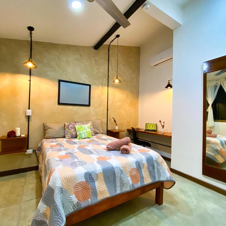 Humant Coliving - Cancún - Queen Room with Shared Bathroom - 8