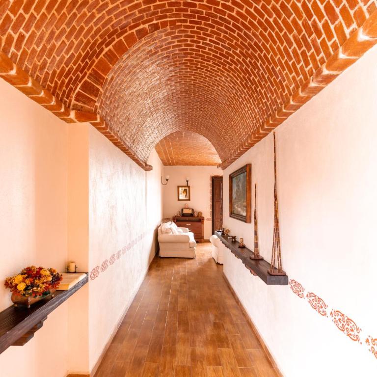 Hacienda Maria Eugenio - Deluxe Suite - 3