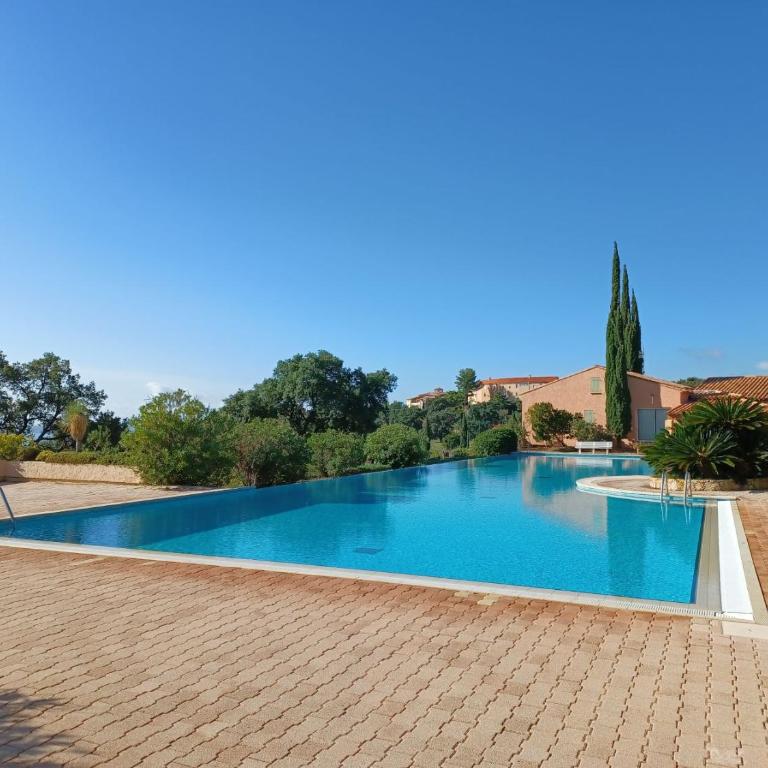 APPARTEMENT CLIMATISÉ AVEC TERRASSE ET APERÇU MER - Golfe de Saint-Tropez - Appartement 1 Chambre - 4