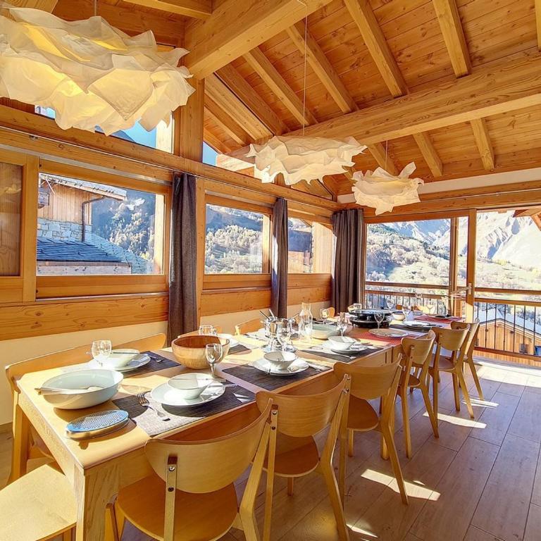 Chalet spacieux avec sauna, accès pistes, Wi-Fi et parking - FR-1-344-720 - Chalet - 2