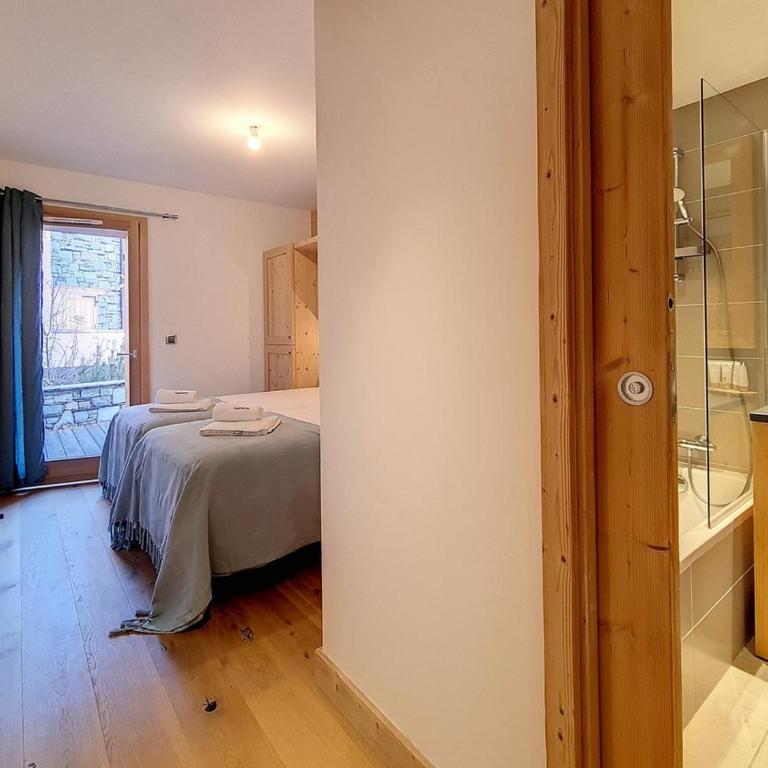 Chalet spacieux avec sauna, accès pistes, Wi-Fi et parking - FR-1-344-720 - Chalet - 9