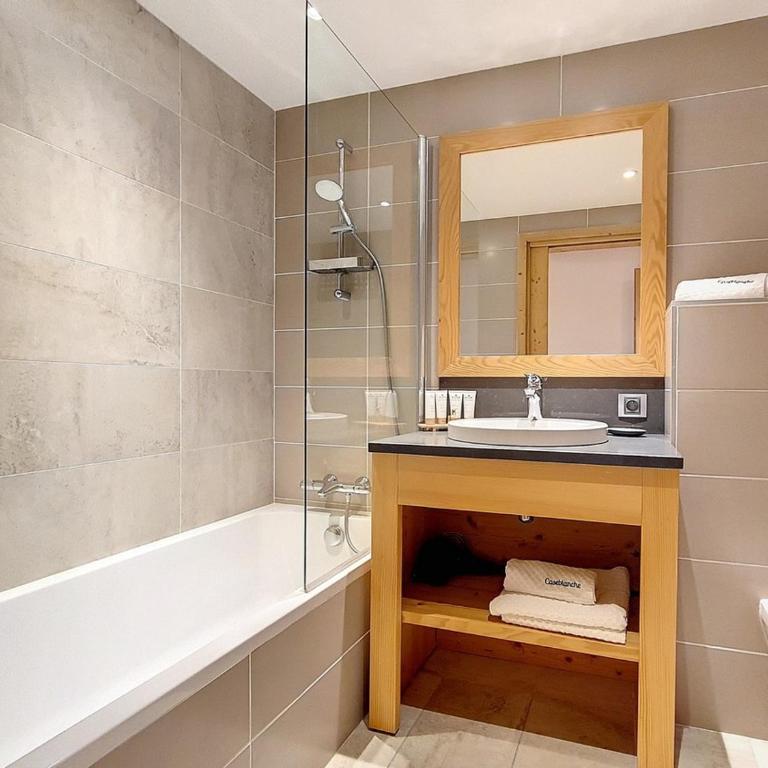 Chalet spacieux avec sauna, accès pistes, Wi-Fi et parking - FR-1-344-720 - Chalet - 10