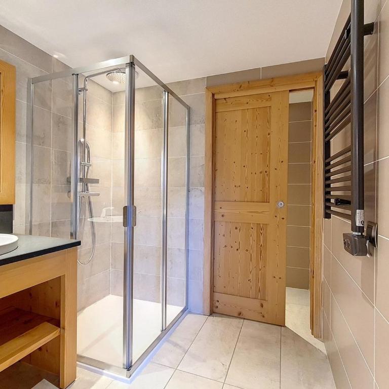 Chalet spacieux avec sauna, accès pistes, Wi-Fi et parking - FR-1-344-720 - Chalet - 12