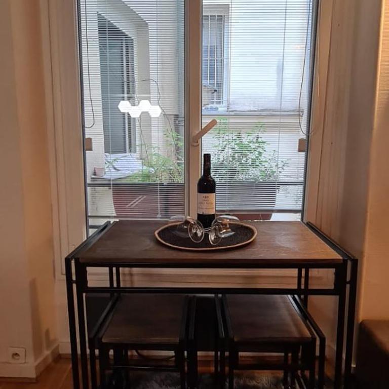 Cozy apt Heart of Paris, 3 mins Louvre - One-Bedroom Apartment - 2