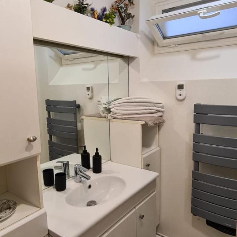 Cozy apt Heart of Paris, 3 mins Louvre - One-Bedroom Apartment - 6
